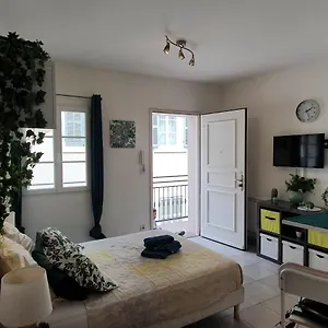 https://studio-charles-de-gaulle-vieux-port.fr-provencehotel.com